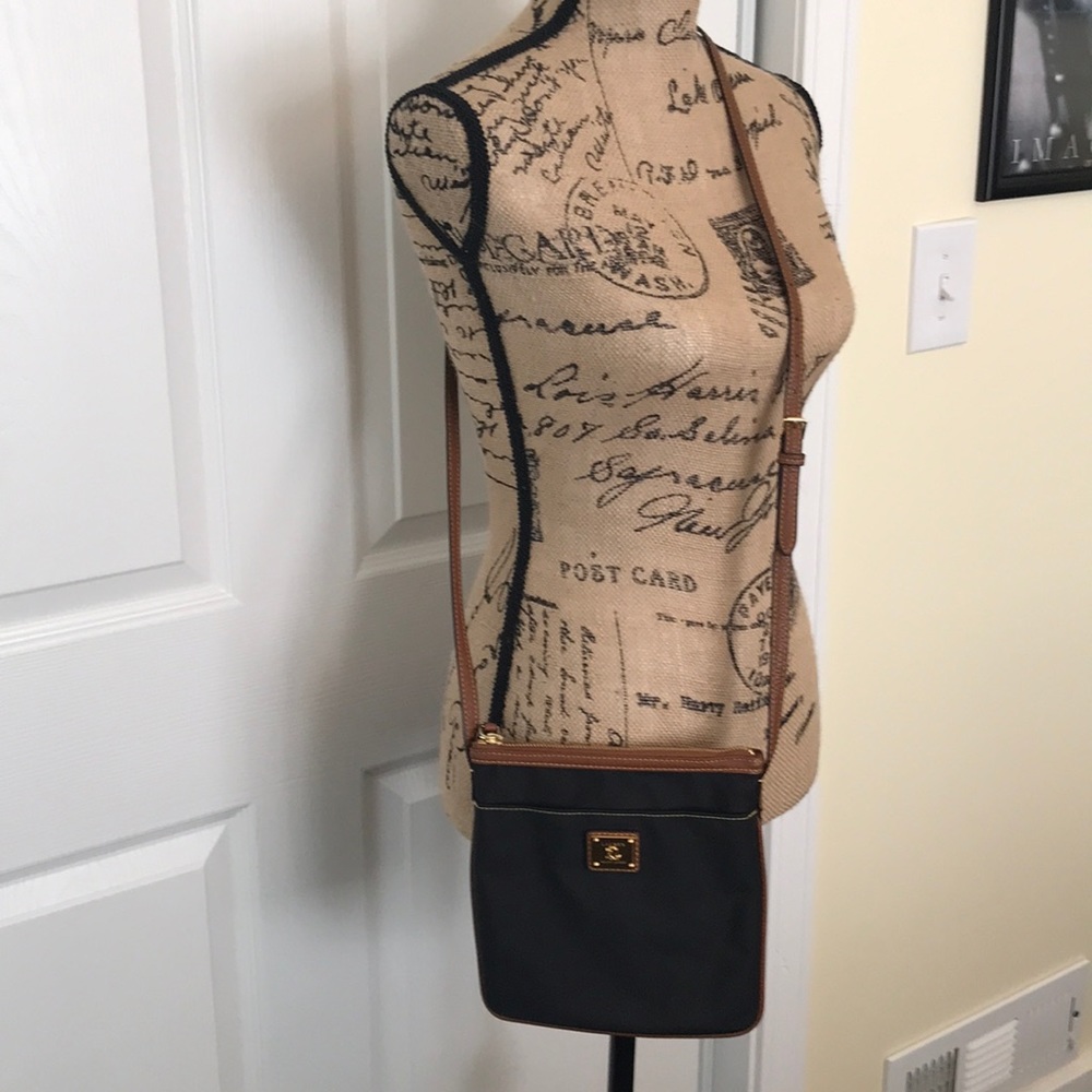 Cross body purse. Ralf Lauren. Black.